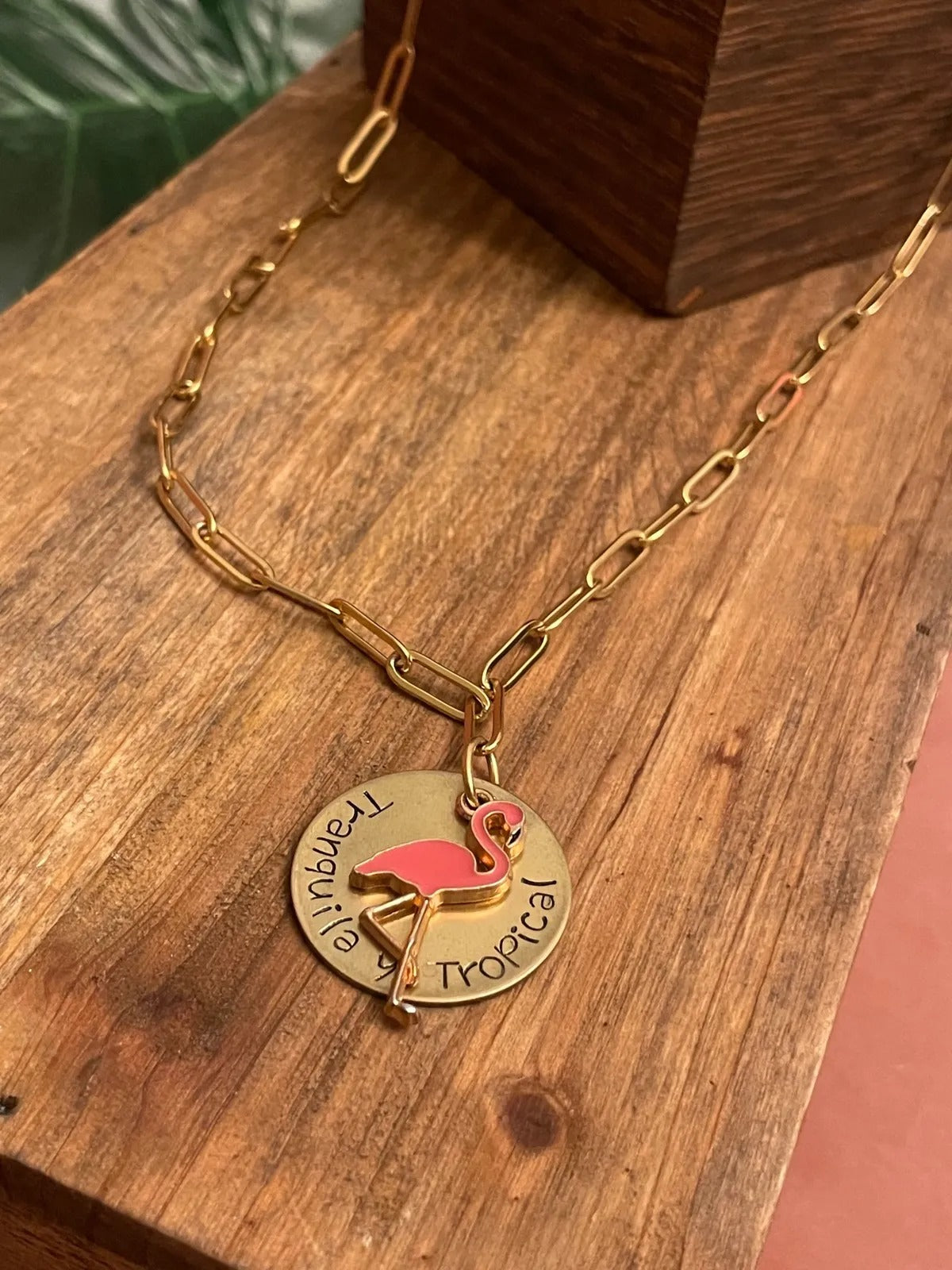 Tranquila y Tropical Flamingo Necklace